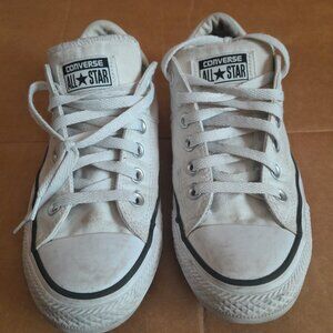 Converse Women’s Low Top White Casual Shoes Sneakers Size 8